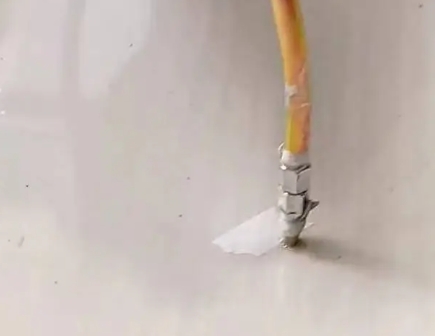 武邑瓷砖空鼓维修公司专业解答在瓷砖铺贴过程中，如果使用的砂料过粗（如全部使用了粗砂），可能会导致以下问题
